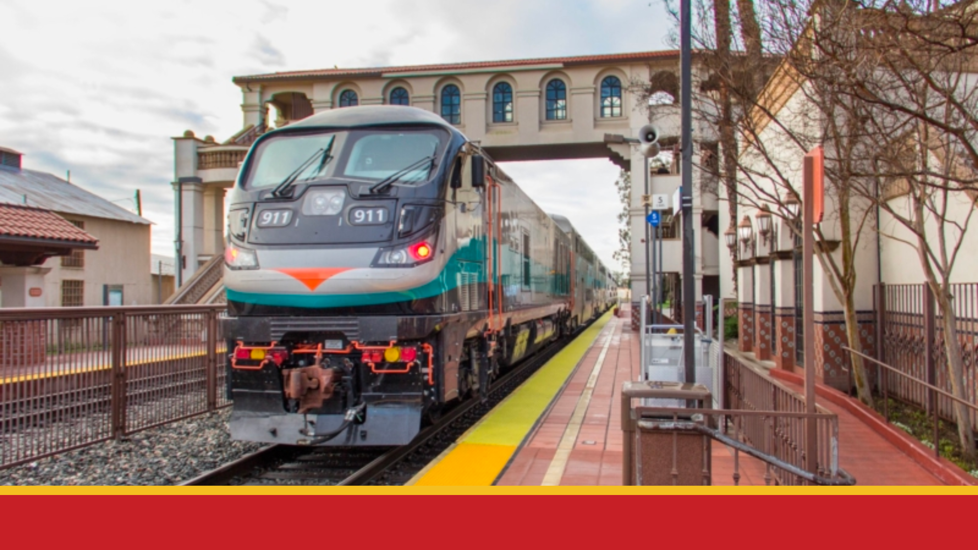 Image of metrolink train waiting at station for passengers